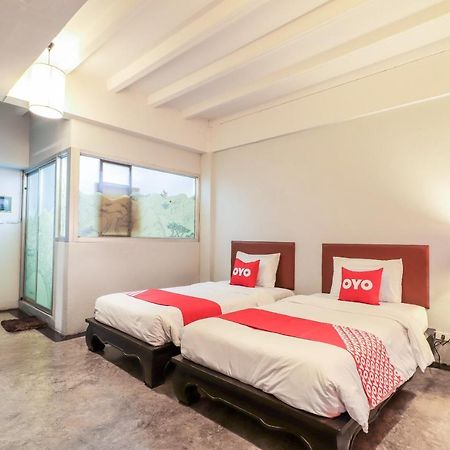 Oyo 391 Pat'S Klangviang Guesthouse 치앙마이 외부 사진