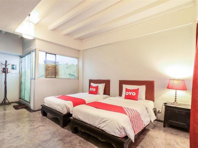 Oyo 391 Pat'S Klangviang Guesthouse 치앙마이 외부 사진